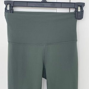 28” Lululemon Wunder Train High-Rise Tight Size 2